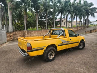 2002 Isuzu KB250D LE