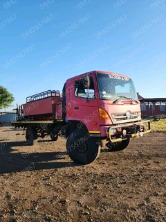 **STRIPPING** 2009 Hino 500 4 x 4