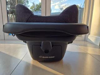 Maxi Cosi Pebble Plus car baby seat &#43; Maxi Cosi 2wayfix base