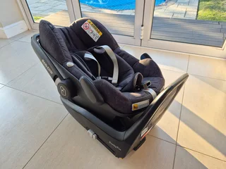 Maxi Cosi Pebble Plus car baby seat &#43; Maxi Cosi 2wayfix base