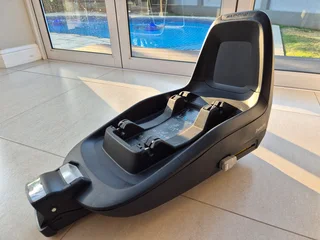 Maxi Cosi Pebble Plus car baby seat &#43; Maxi Cosi 2wayfix base