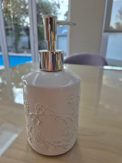 Soap dispenser (porcelain textured design)