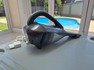 BLACK &amp; DECKER CORDLESS DUSTBUSTER HANDHELD VACUUM CLEANER 21.6Wh