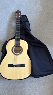 Kids guitar 3/4 size AND Bag