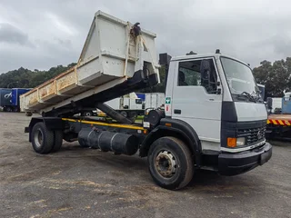 2006 TATA LPT15-18 (8 TON) WITH HOOK-LIFT