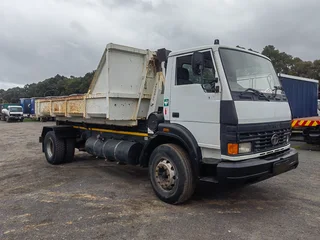 2006 TATA LPT15-18 (8 TON) WITH HOOK-LIFT