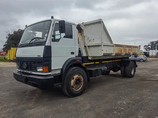 2006 TATA LPT15-18 (8 TON) WITH HOOK-LIFT