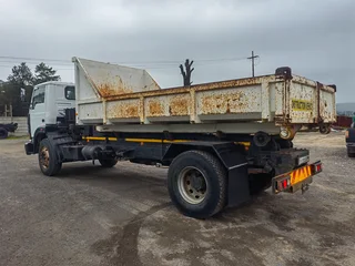 2006 TATA LPT15-18 (8 TON) WITH HOOK-LIFT