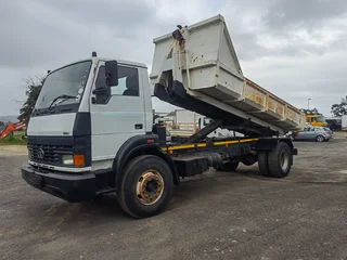 2006 TATA LPT15-18 (8 TON) WITH HOOK-LIFT