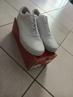 Vans Old Skool – White (UK 10 / US 11)