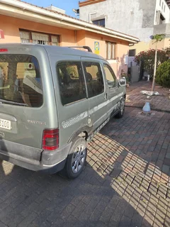 2004 Peugeot Partner Panel Van new license and brand new battery drives perfectly backseats included
