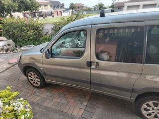 2004 Peugeot Partner Panel Van new license and brand new battery drives perfectly backseats included