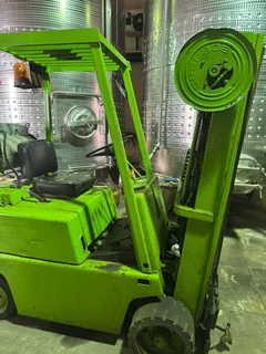 Clarke gas Forklift does not start it tries to start selling as is R17000 u fix