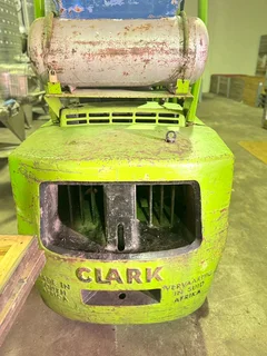 Clarke gas Forklift does not start it tries to start selling as is R17000 u fix