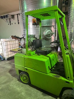 Clarke gas Forklift does not start it tries to start selling as is R17000 u fix