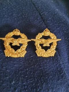 S a a f gilt pins 2nd world war