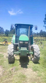John Deere 5725