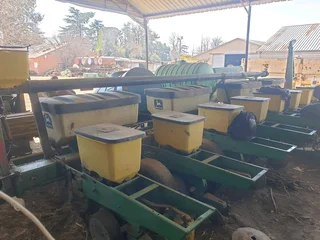 John Deere 7200 Planter 8 Ry. 91