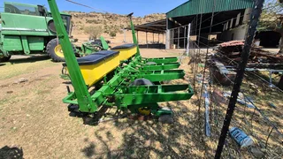 John Deere 4 Ry Planter