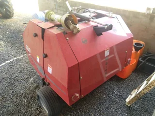 Giant 850 Mini Ronde Baler