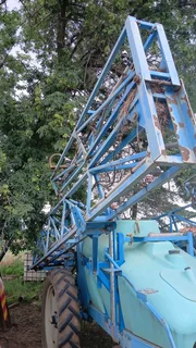 Gifspuit 16m Boom 2000L