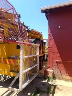 Mercedes Benz Trok met Drill Rig