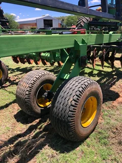 Yellow Line Offset Disc 8m