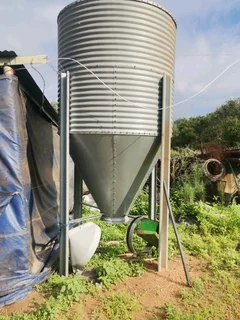 Pilmasjien met sy voer conveyor. 11 Kw