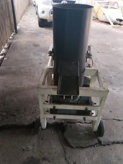 Pilmasjien met sy voer conveyor. 11 Kw