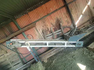 Pilmasjien met sy voer conveyor. 11 Kw