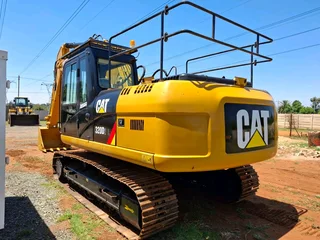 CAT 320D 2L. 2 Available