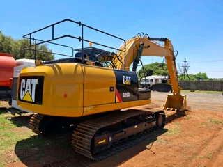CAT 320D 2L. 2 Available