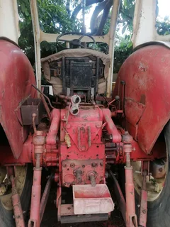 International 844S Tractor