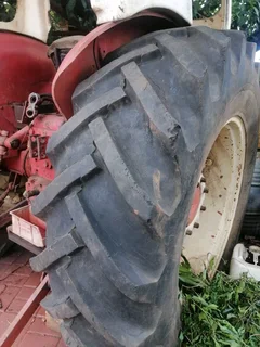 International 844S Tractor