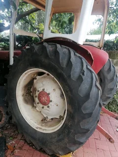 International 844S Tractor