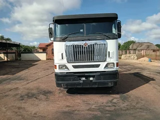 International with Master Flatdeck Lowbed