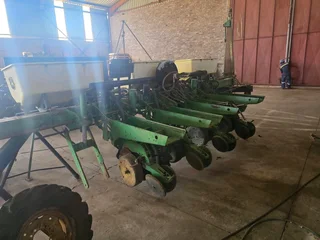 John Deere Vacuum Planter
