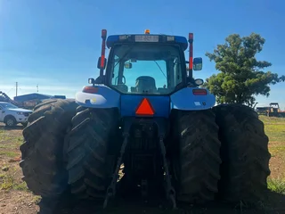 New Holland TG285