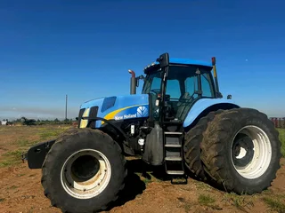 New Holland TG285