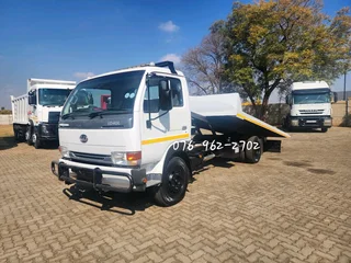 2010 Nissan UD40L Rollback with Hydraulic winch for sale