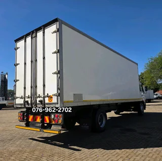 2014 Nissan UD80 Closed Body truck for sale, mileage 531000km on the clock