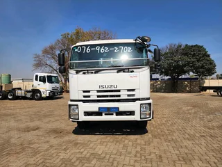 2021 Isuzu auto FVZ1400 Dropside. Truck is in excellent condition