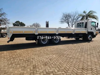 2021 Isuzu auto FVZ1400 Dropside. Truck is in excellent condition