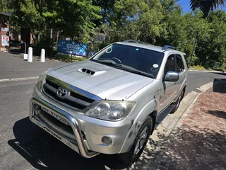 Toyota Fortuner 3.0 D4D (Raised Body) FOR SALE in Excellent Condition R200 000