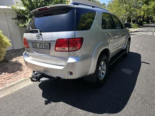 Toyota Fortuner 3.0 D4D (Raised Body) FOR SALE in Excellent Condition R200 000