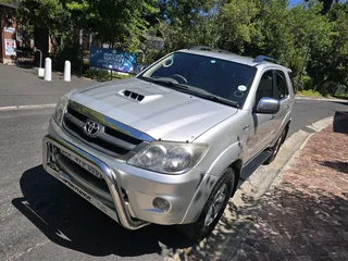 Toyota Fortuner 3.0 D4D (Raised Body) FOR SALE in Excellent Condition R200 000