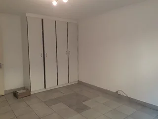 Overport, 2 beds 1 shower R7000.00pm Avail Dec 25 Ph:  0618239854