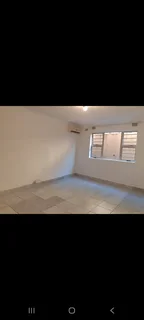 Overport, Off Crescent St: 2 beds, 1 Bathroom, R7000.00 rent, Ph: 0618239854