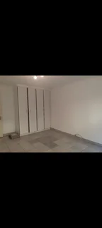 Overport, Off Crescent St: 2 beds, 1 Bathroom, R7000.00 rent, Ph: 0618239854