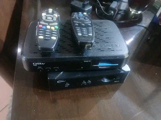 2x Dstv decoder